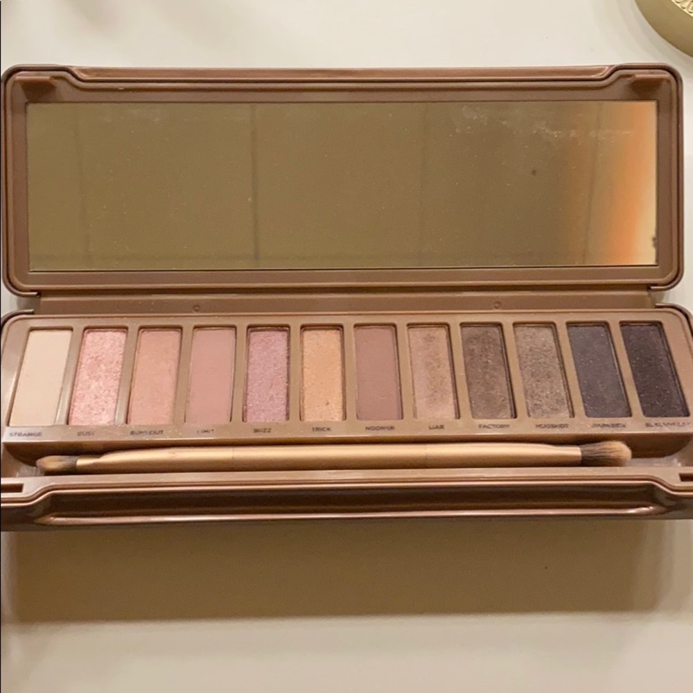 Urban Decay eyeshadow palette